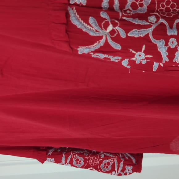 Liz Claiborne Size Small Red Boho Top with Light Blue Embroidered Flowers - Picture 3 of 6